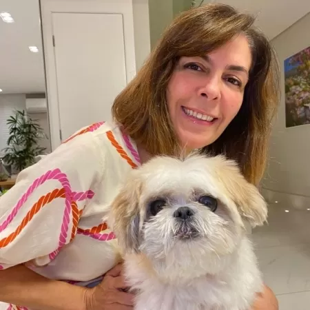 maria-helena-querido-de-53-anos-e-tutora-do-shih-tzu-troy-de-14-anos-ela-entrou-com-acao-para-deduzir-gastos-com-saude-do-cao-do-ir-1662040548571_v2_450x450.jpg